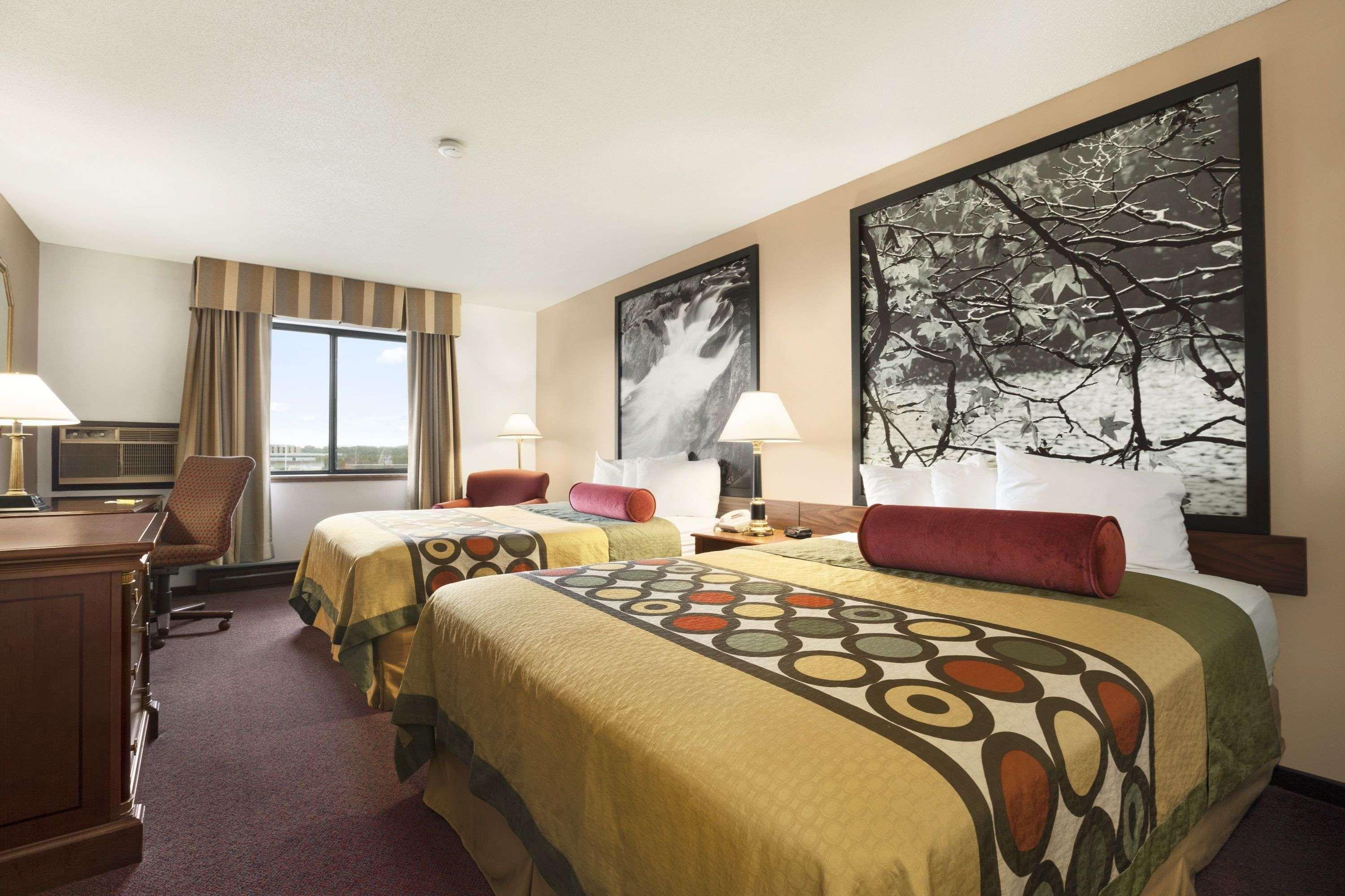 Super 8 By Wyndham Milwaukee Airport Hotel Exterior foto