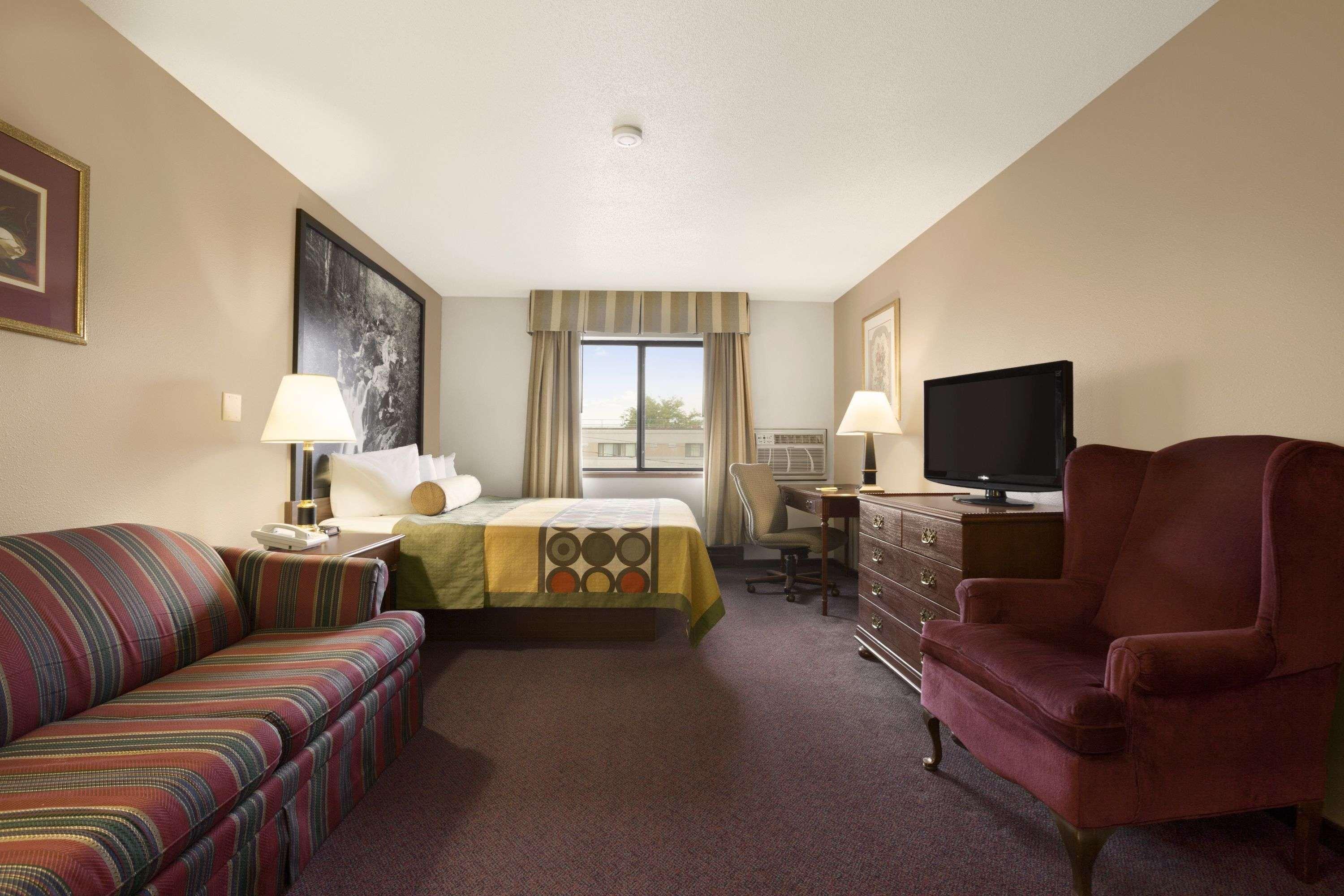 Super 8 By Wyndham Milwaukee Airport Hotel Exterior foto
